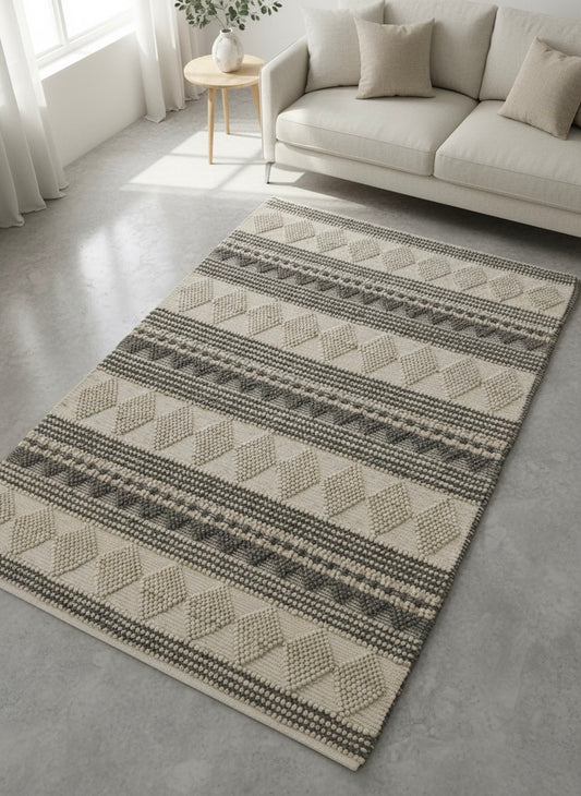 Handcrafted Boho Wool & Cotton Area Rug - Eco-Friendly Decor, (The Loop edition)